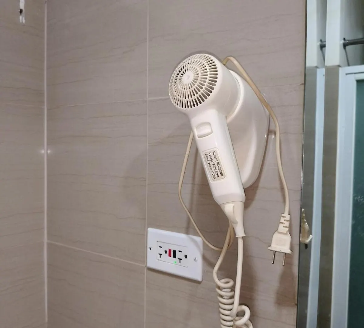 Shore Residence Tower 1 D2 Manila Apartment